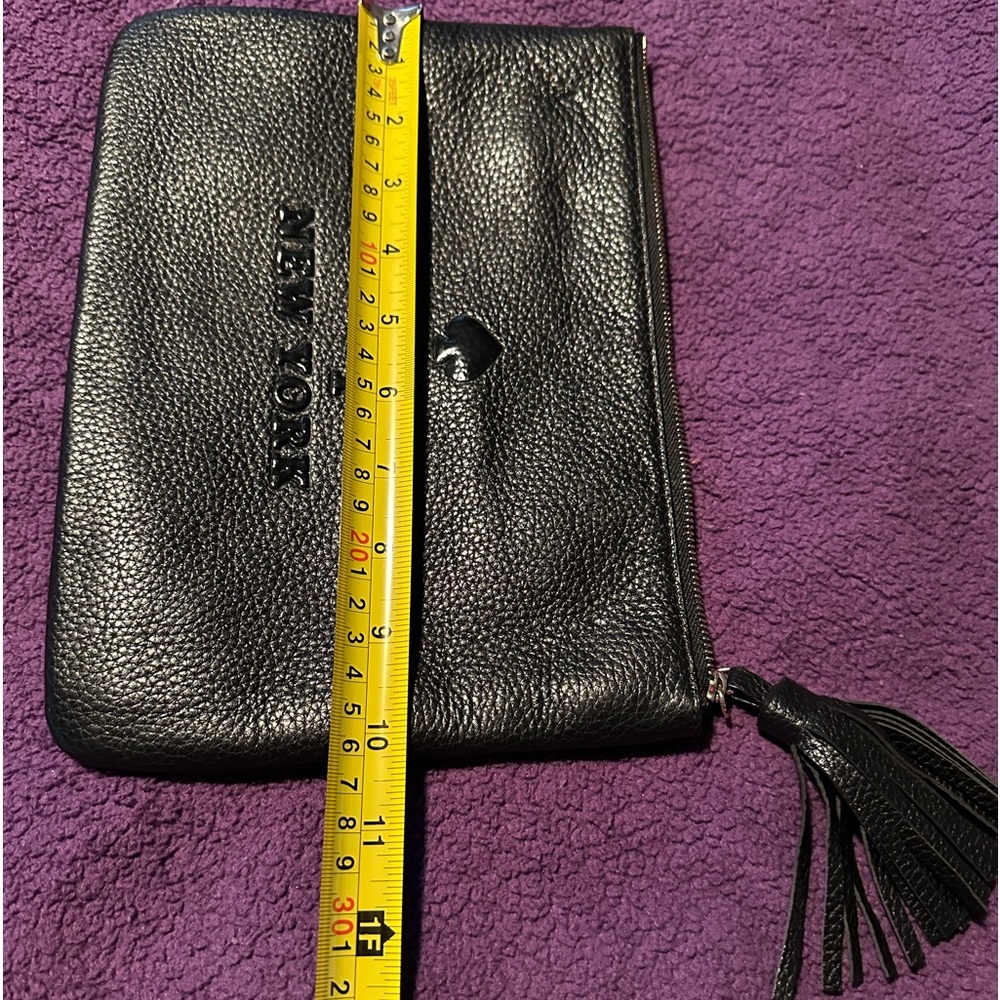 BLACK LEATHER KATE SPADE SMALL CLUTCH.